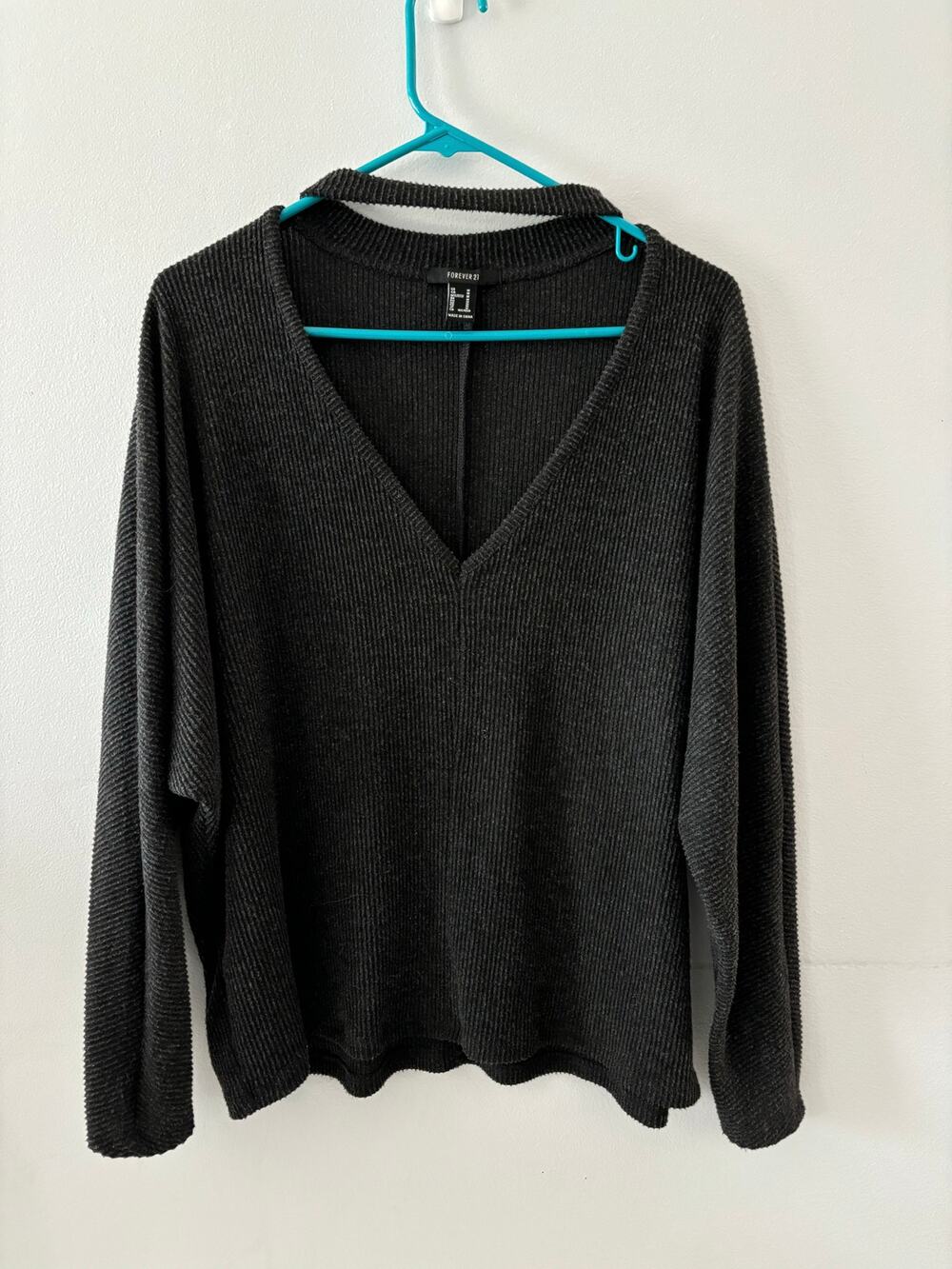 Forever 21 Top Women's Medium Ribbed Cutout Gray Emo Pullover V-neck